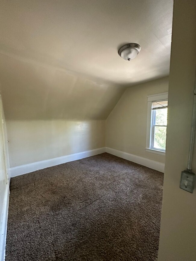 Building Photo - Three bedroom single family home on Clevel...