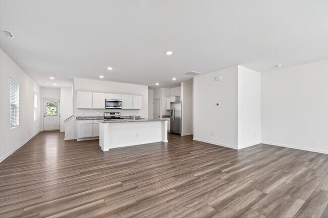 Building Photo - Charming 3BR End-Unit Townhome in Wake Forest!