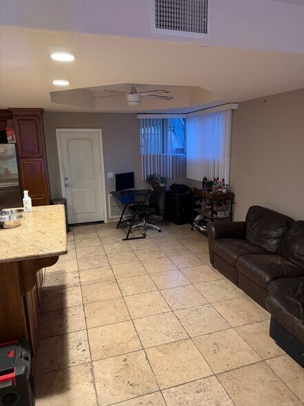 Computer table in Kitchen with xtra seating - 3958 Lamont St