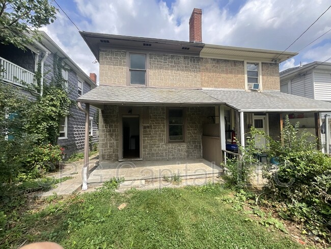 Building Photo - 328 E College Ave