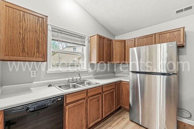 Building Photo - Cozy Fishers Home