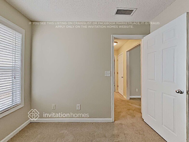 Building Photo - 3786 Pine Village Pl