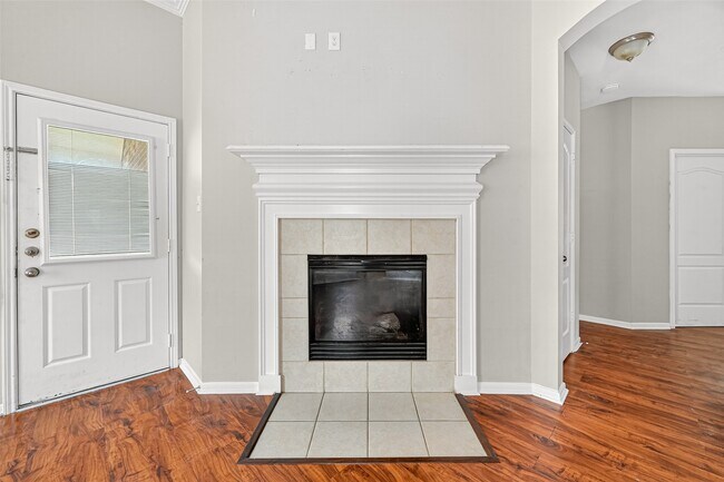 Building Photo - 5615 Brookhollow Oaks Trail