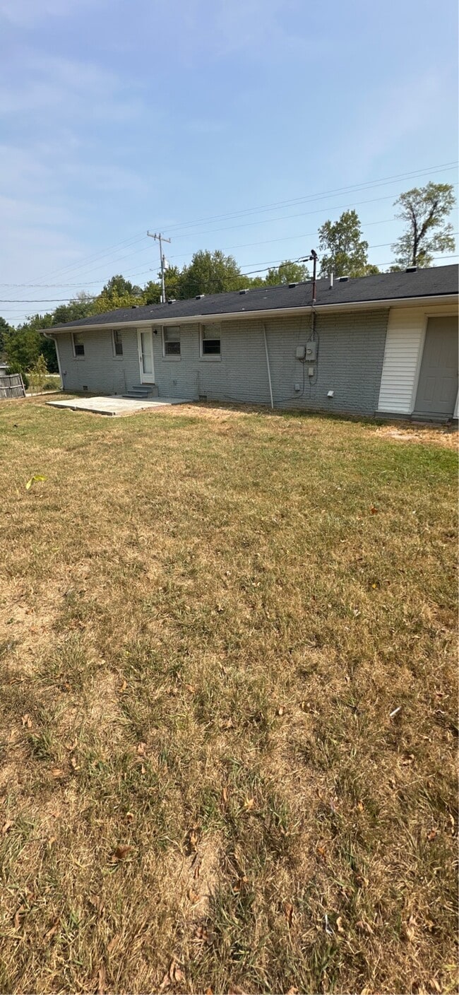 Building Photo - 2933 Academy Rd