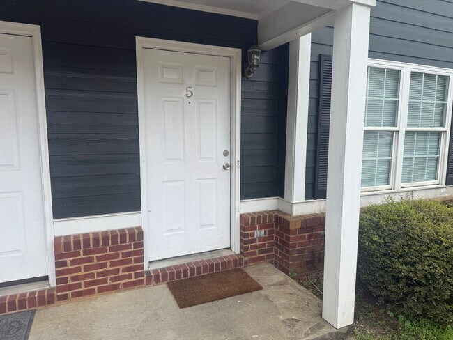 Building Photo - 2500 Barnesdale Wy