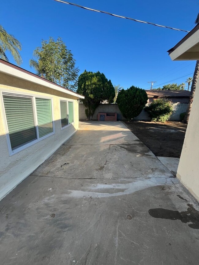 Building Photo - 230 S Murray Ave