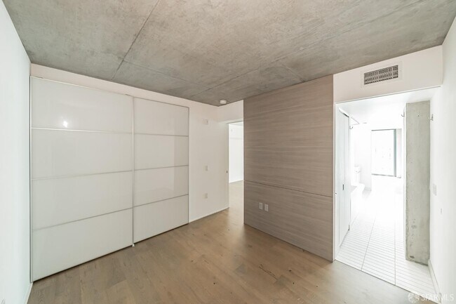 Building Photo - 8 Octavia St