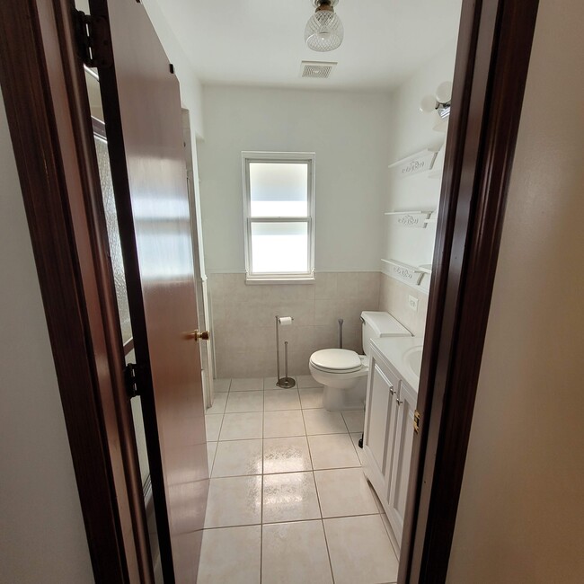 Bathroom - 1642 N Sawyer Ave