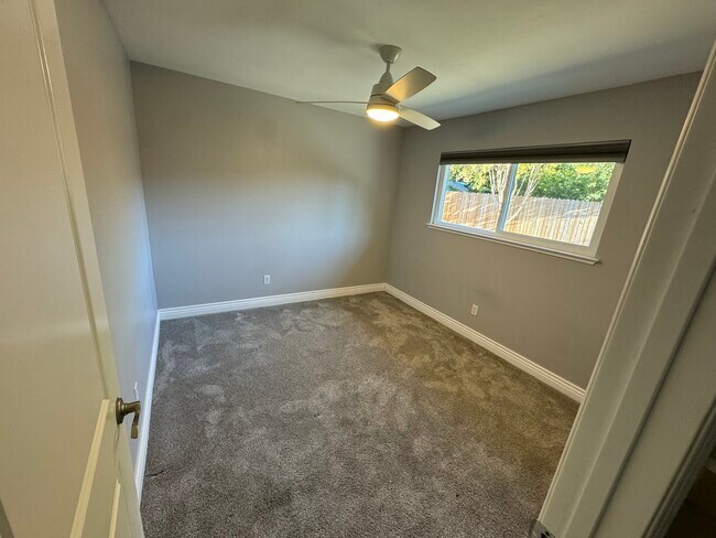 Building Photo - 6207 Burntwood Way