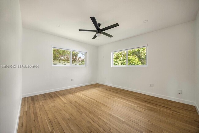 Building Photo - 7840 SW 71st Ave