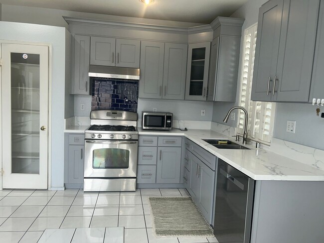 Building Photo - Spacious 2-Story Home in Prime Location