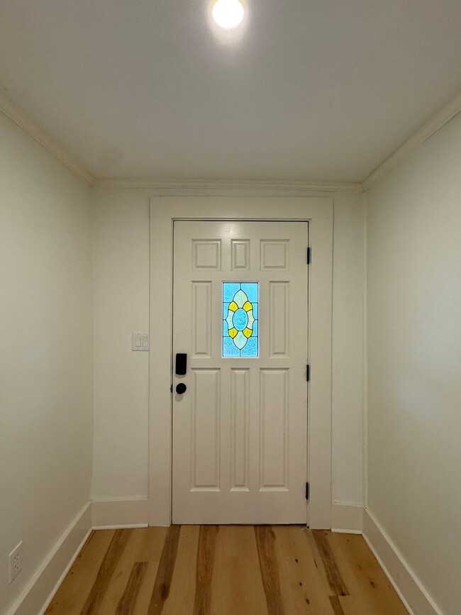Building Photo - Gorgeous Fully Remodeled 2-Bedroom Home in...