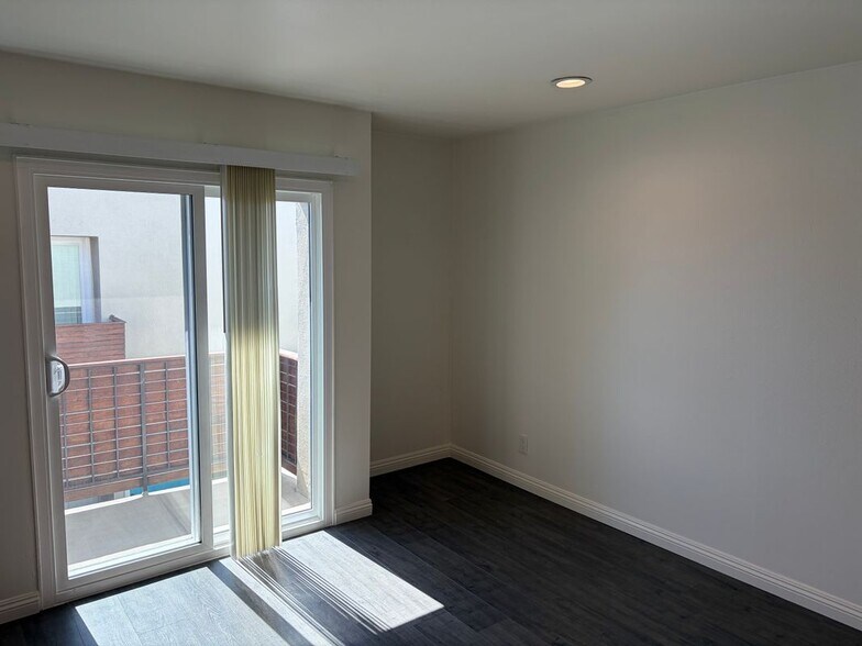 Building Photo - 278 E Washington Blvd