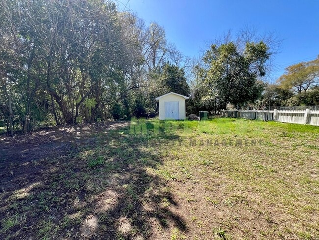 Building Photo - 610 W Hampton Ave