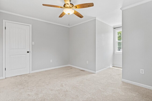 Building Photo - 329 Lamplighter Ln