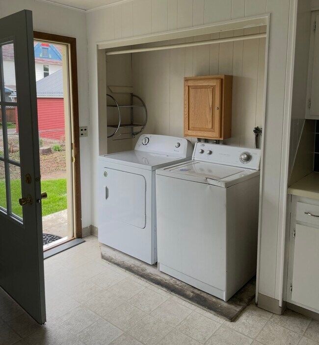 Building Photo - 307 E Wabasha St