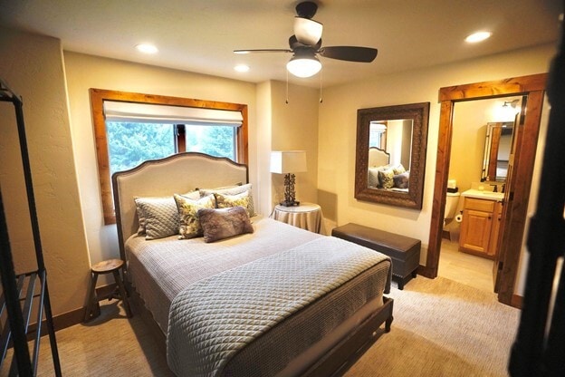 Building Photo - 10 Dakota Cir