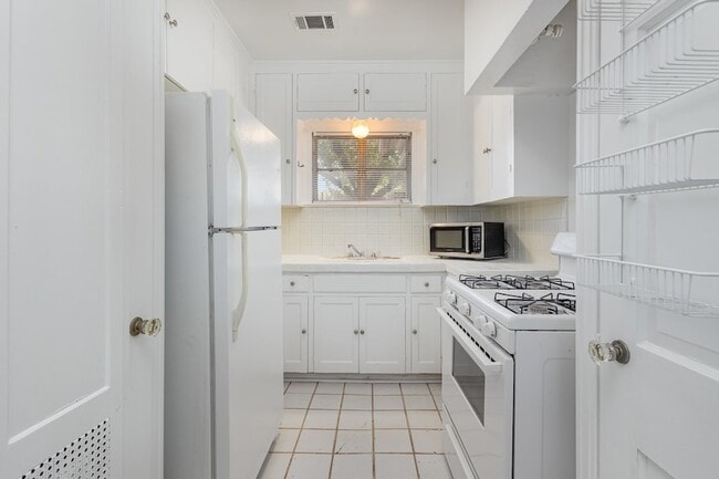 Building Photo - 6032 Marquita Ave