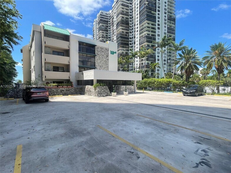Building Photo - 1723 SW 2nd Ave