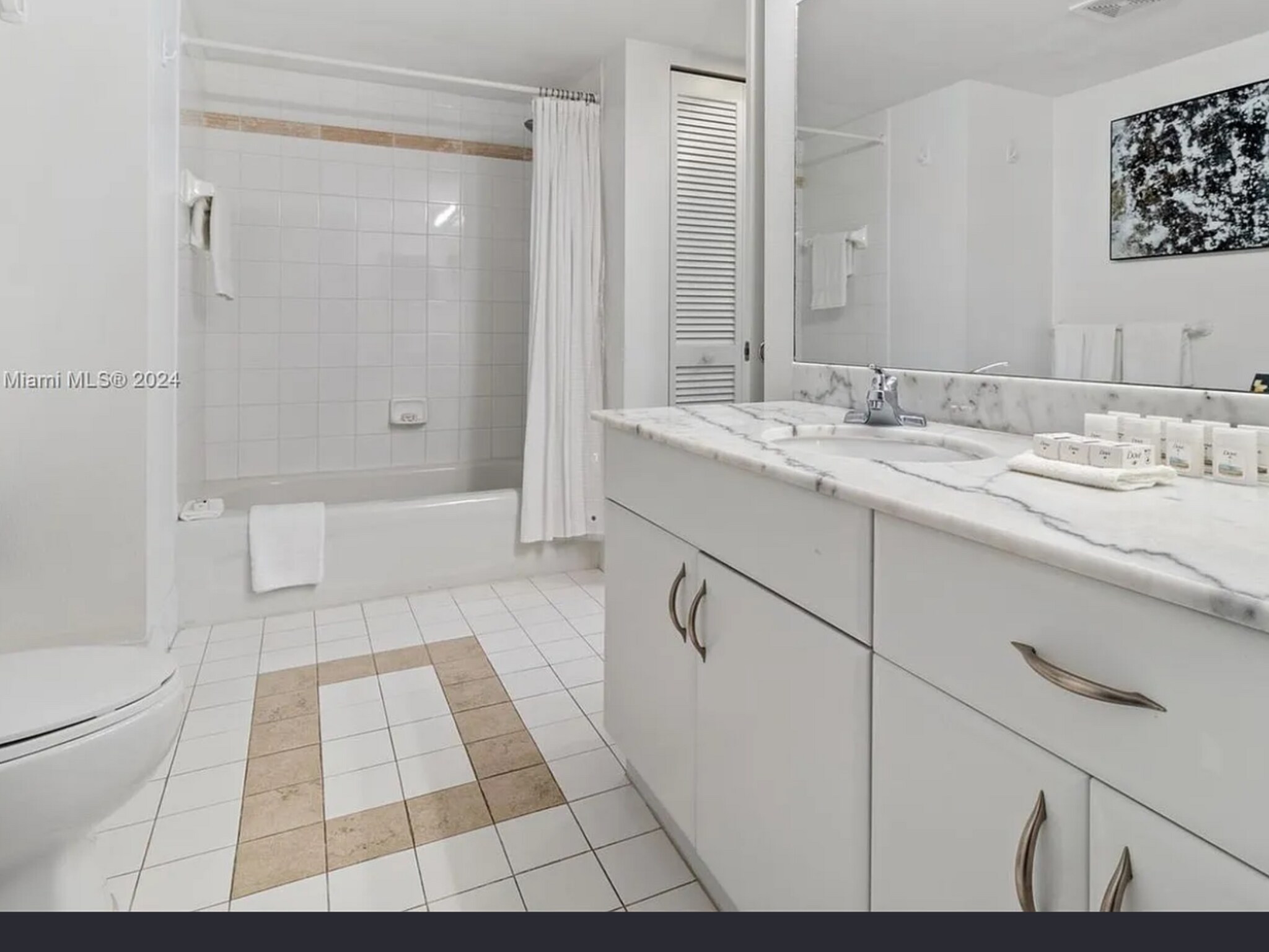 Building Photo - 1200 Brickell Bay Dr