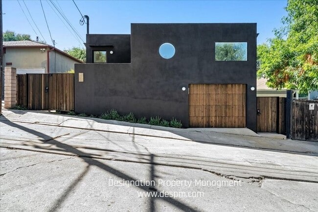 Building Photo - 3181 1/2 Verdugo Pl