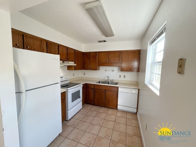 Building Photo - Adorable 2 Bedroom Home in Valparaiso!