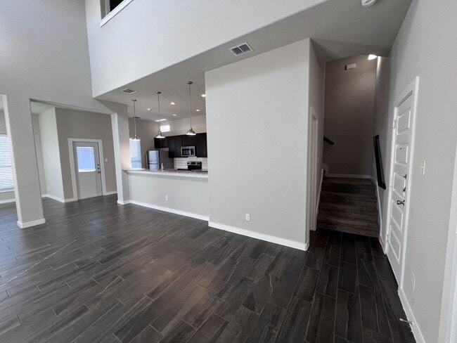 Building Photo - Beautiful Townhouse in New Braunfels!