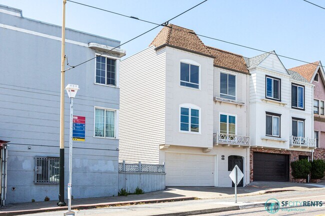 Building Photo - Outer Sunset: Top Floor w/ Shared Yard & Laundry on N Judah Line