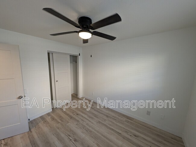 Building Photo - 3712 Bryn Mawr Dr NE