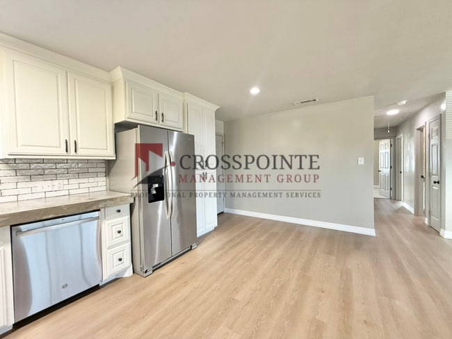 Building Photo - Beautiful 3 Bedroom 1.5 Bathroom House!