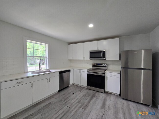 Building Photo - 202 Marston Ave