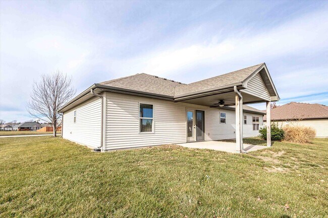 Building Photo - 6680 American Setter Dr