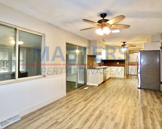 Building Photo - 2017 Garden Ln