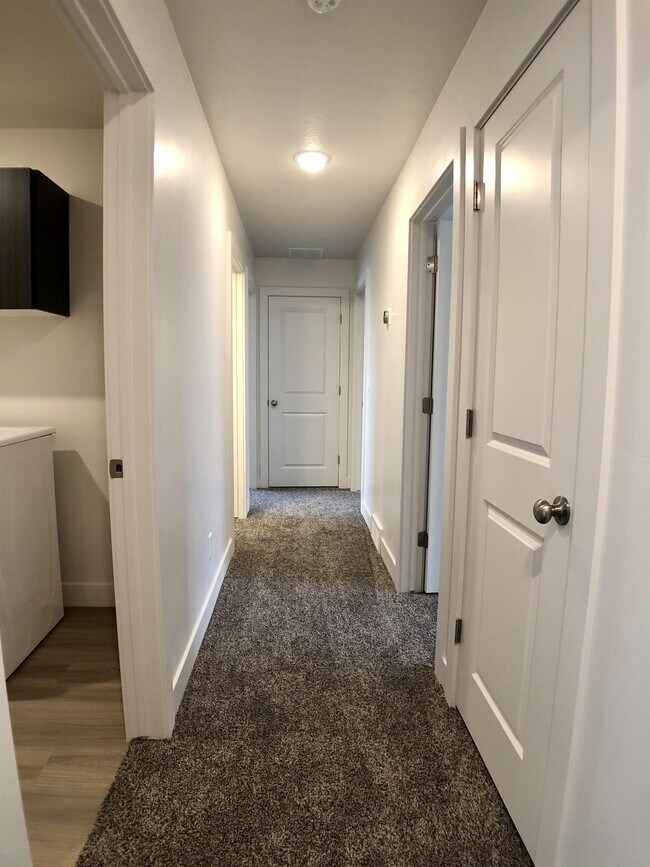 Building Photo - 437 S 1400 E