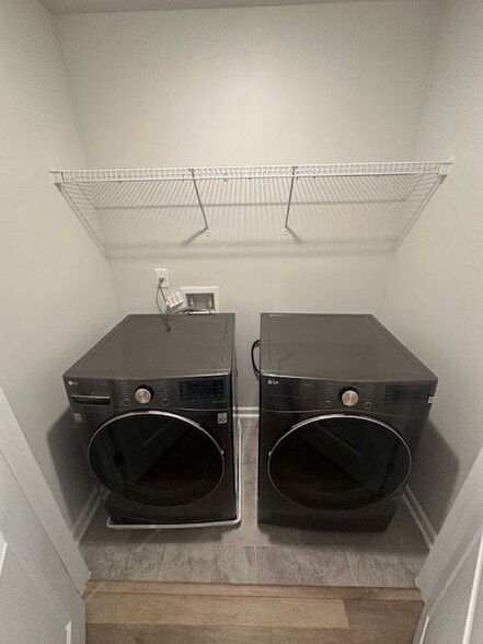 Building Photo - 3574 Saratoga Cir