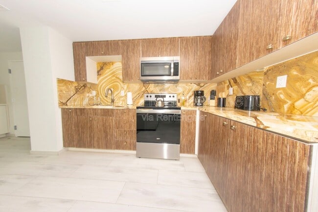Building Photo - 820 Ocean Dr