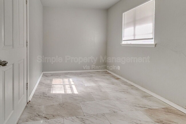 Building Photo - 820 NE 81st St