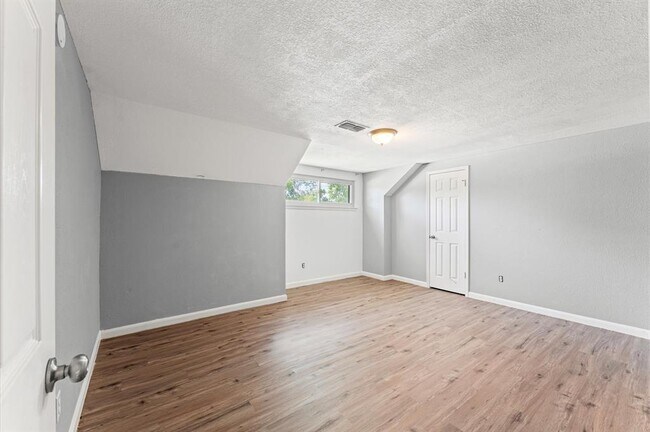 Building Photo - 427 Whitecap Dr