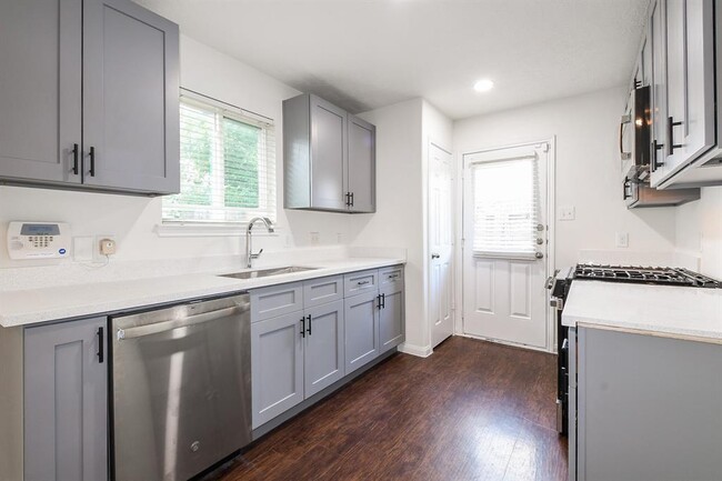Building Photo - 6226 El Granate Dr