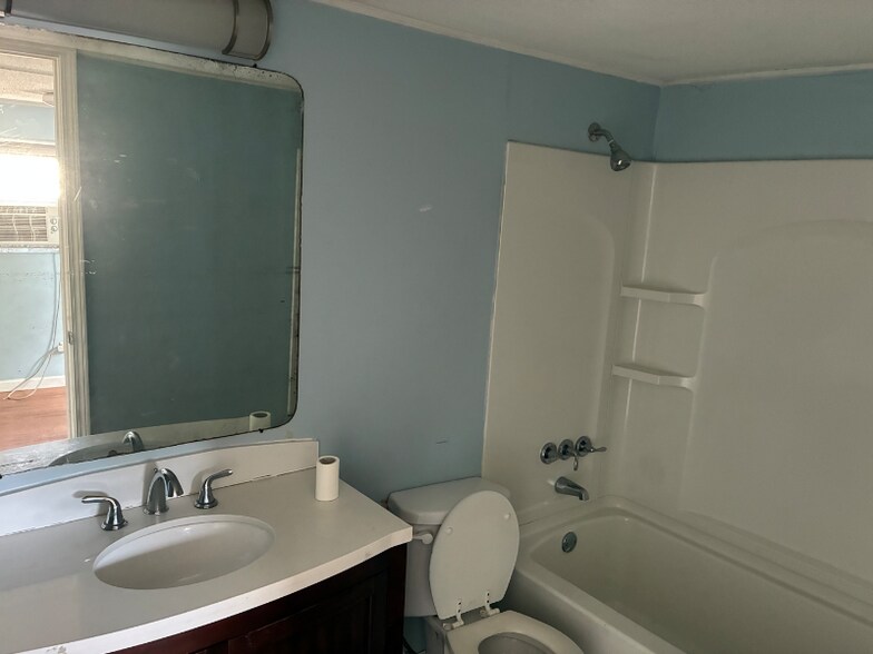 Building Photo - 47 Brenda Ln