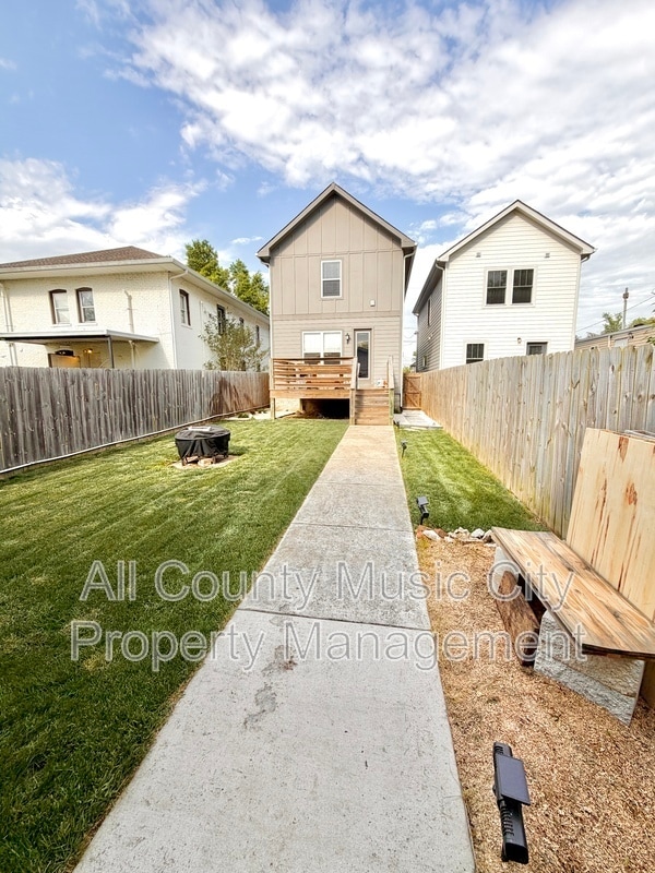 Building Photo - 1507B 14th Ave N