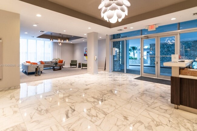 Building Photo - 9225 Collins Ave