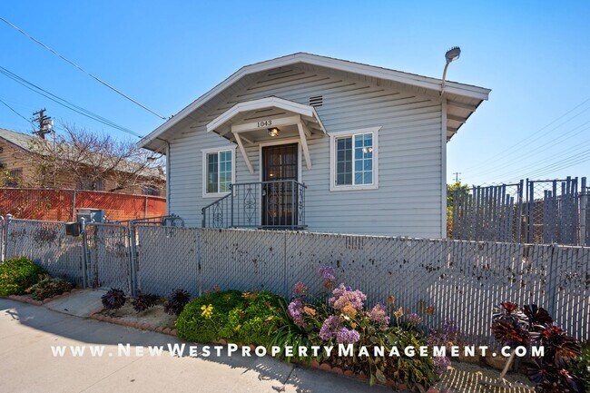 Building Photo - Charming Barrio Logan 2 Bedroom, Available Now!