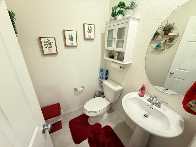 Building Photo - Gated NW community 5Bed