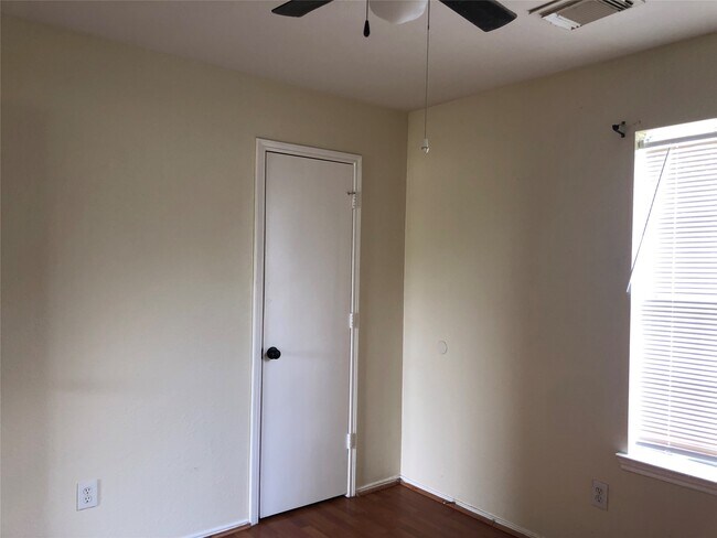 Building Photo - 9515 Eaglewood Spring Dr