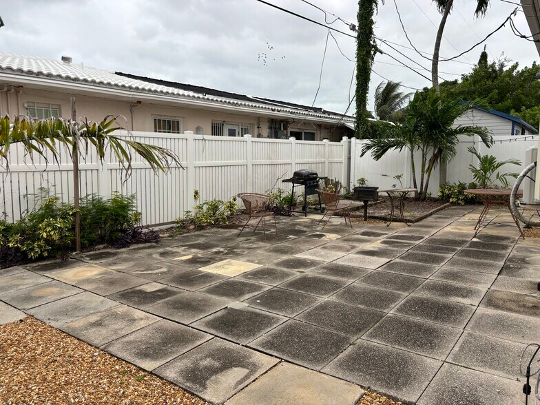 back yard - 1017 N 16th Ct