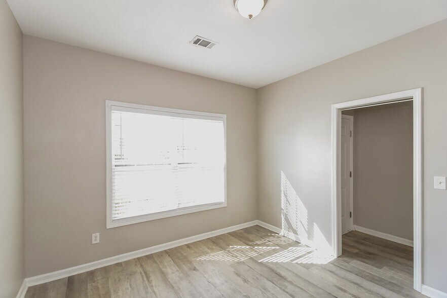 Building Photo - 312 Oakhaven Way