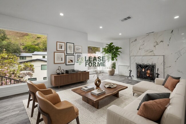 Building Photo - 9848 Portola Dr