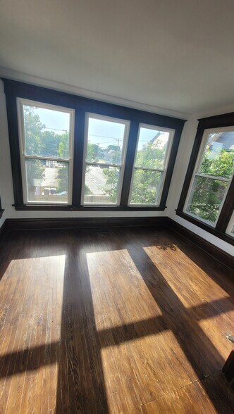 Sunroom - 3100 Elliot Avenue