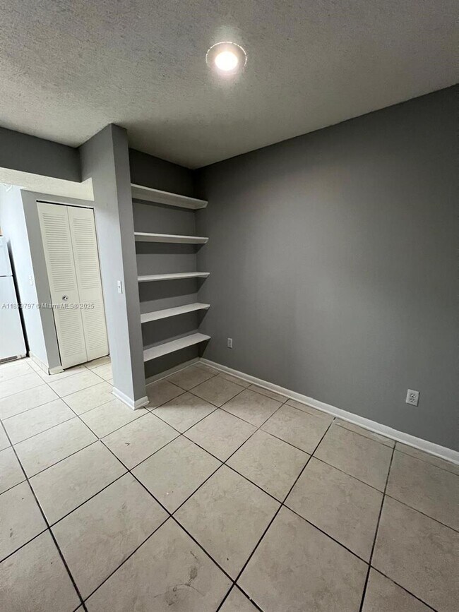 Building Photo - 1261 SW 46th Ave